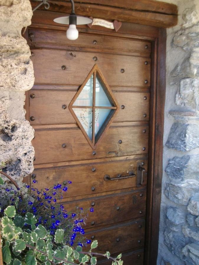 Le Petit Chateau De Vetan Cir 0023 Saint-Pierre Exterior foto